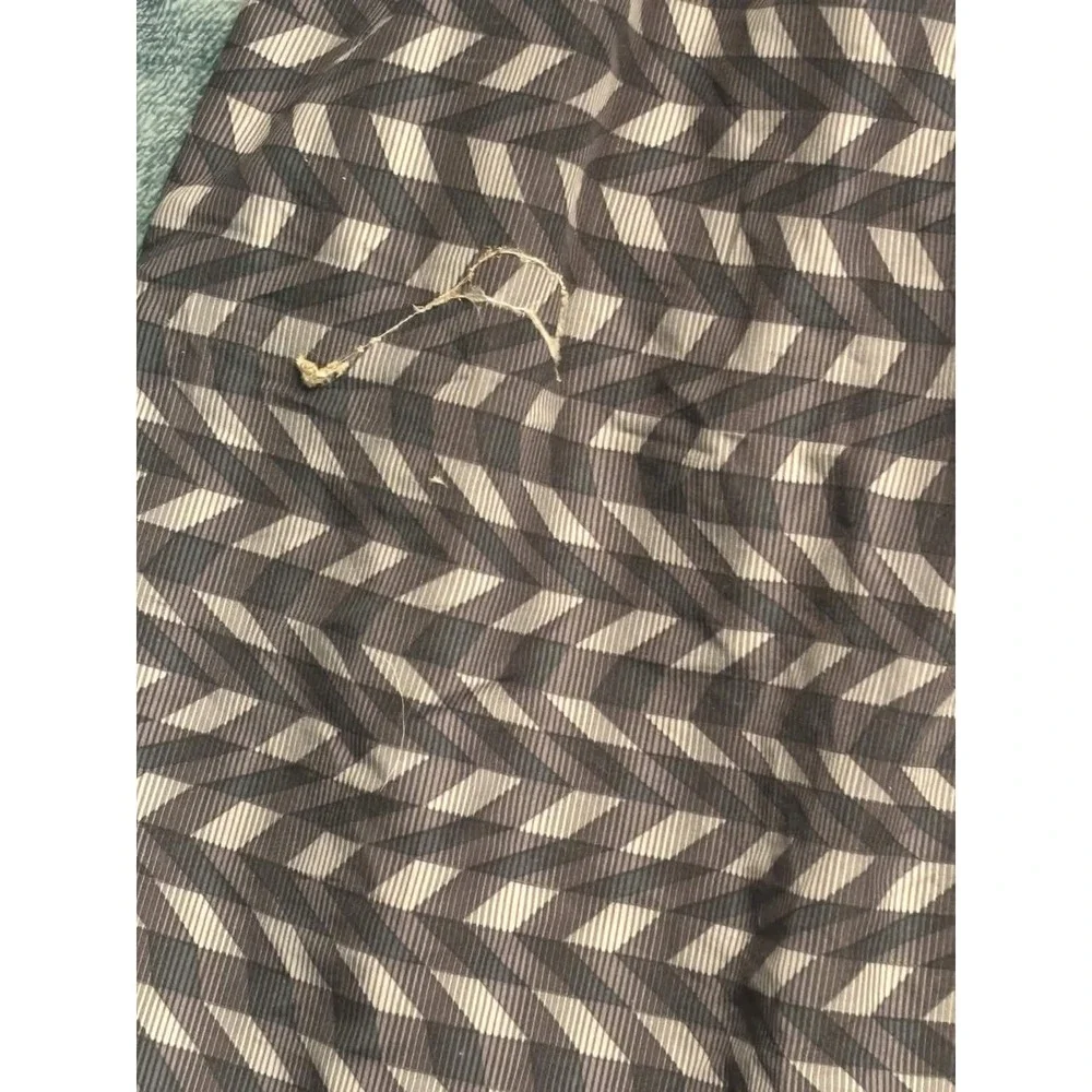 Nike Mens Grey Black Neon Chevron Athletic Shorts Size XXL Mesh Lined NESS7482